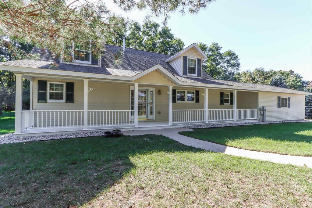 Photo of E3037 High Point, Waupaca, WI 54981 (MLS # 50333875)