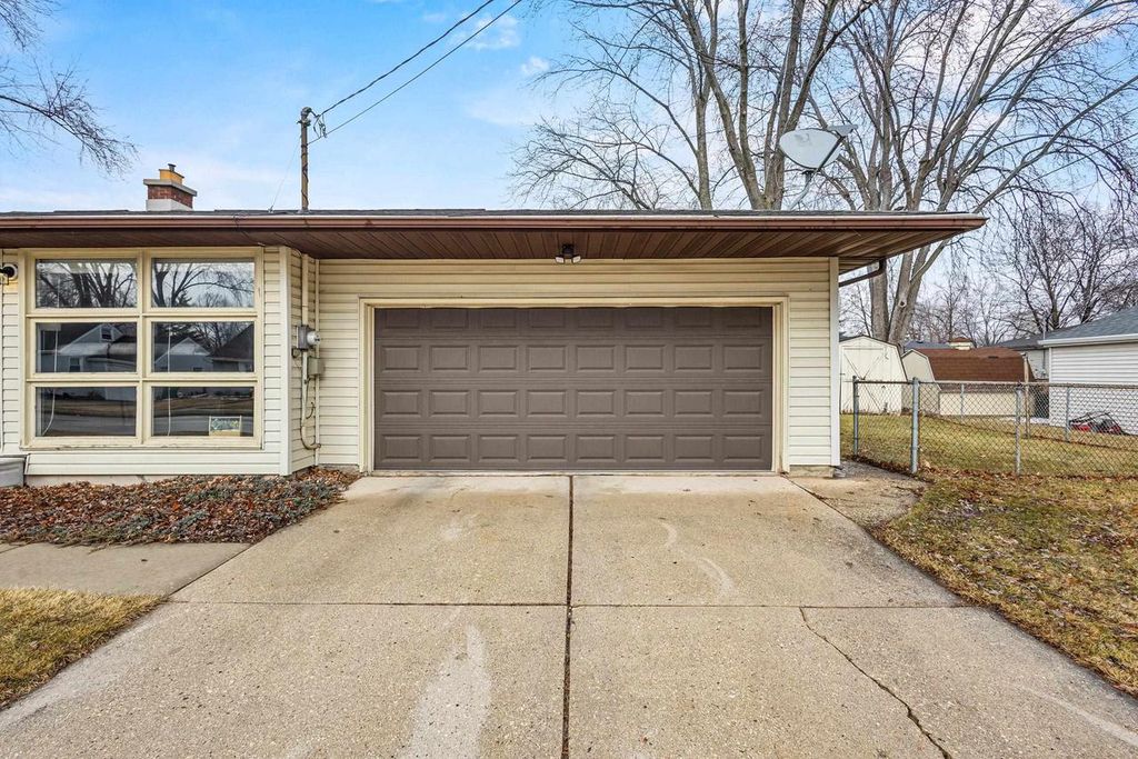 Photo of 1062 Liberty STREET, Green Bay, WI 54304 (MLS # 50322213)