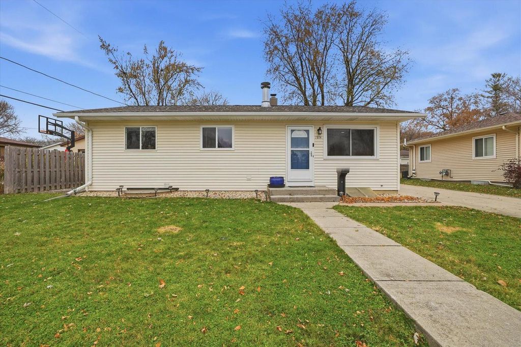 Photo of 1974 Jan AVENUE, Waukesha, WI 53188 (MLS # 1957509)