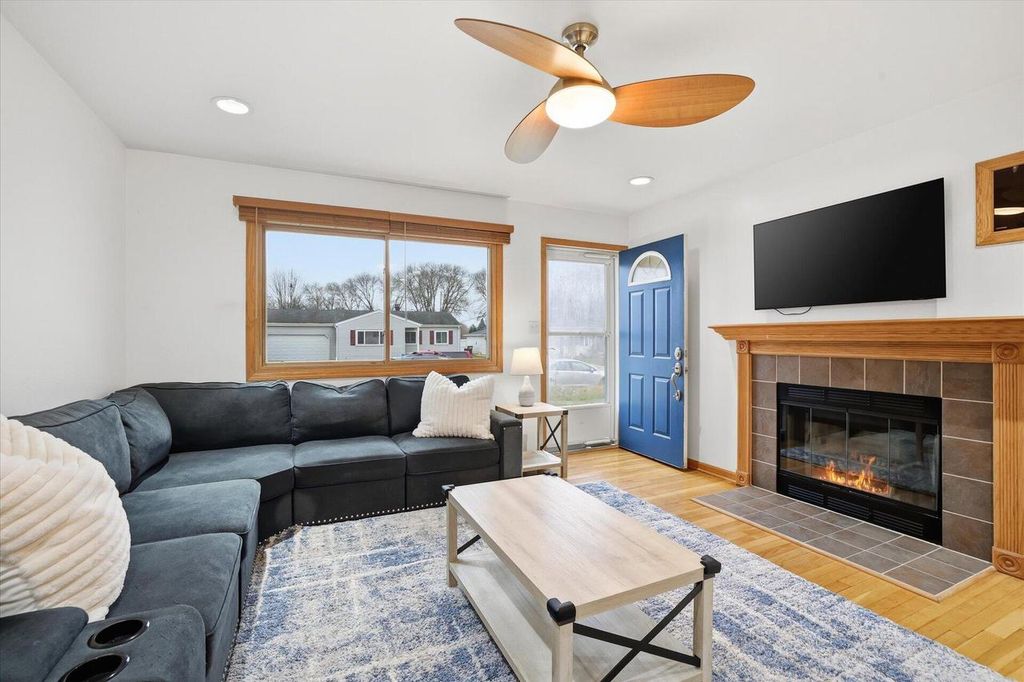 Photo of 1974 Jan AVENUE, Waukesha, WI 53188 (MLS # 1957509)