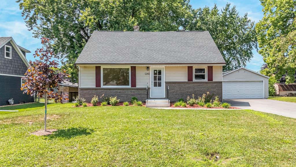 Photo of 1240 Home AVENUE, Menasha, WI 54952 (MLS # 50330522)