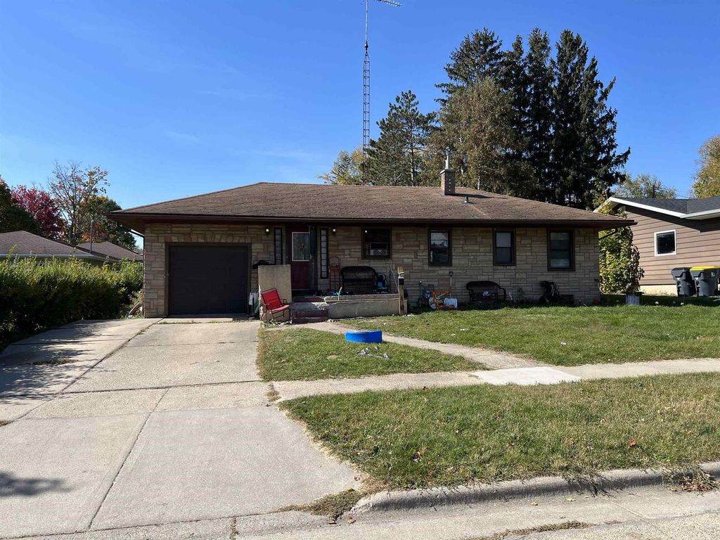 Photo of W257 Thompson CIRCLE, Oconomowoc, WI 53066 (MLS # 1945016)