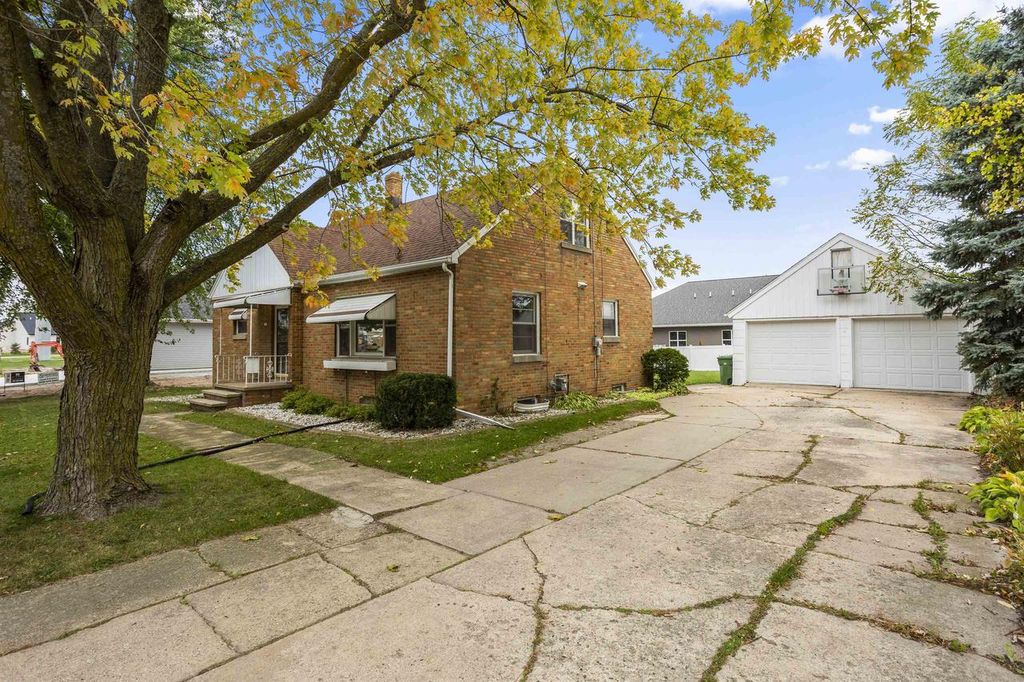 Photo of 322 W Maes AVENUE, Kimberly, WI 54136 (MLS # 50316650)