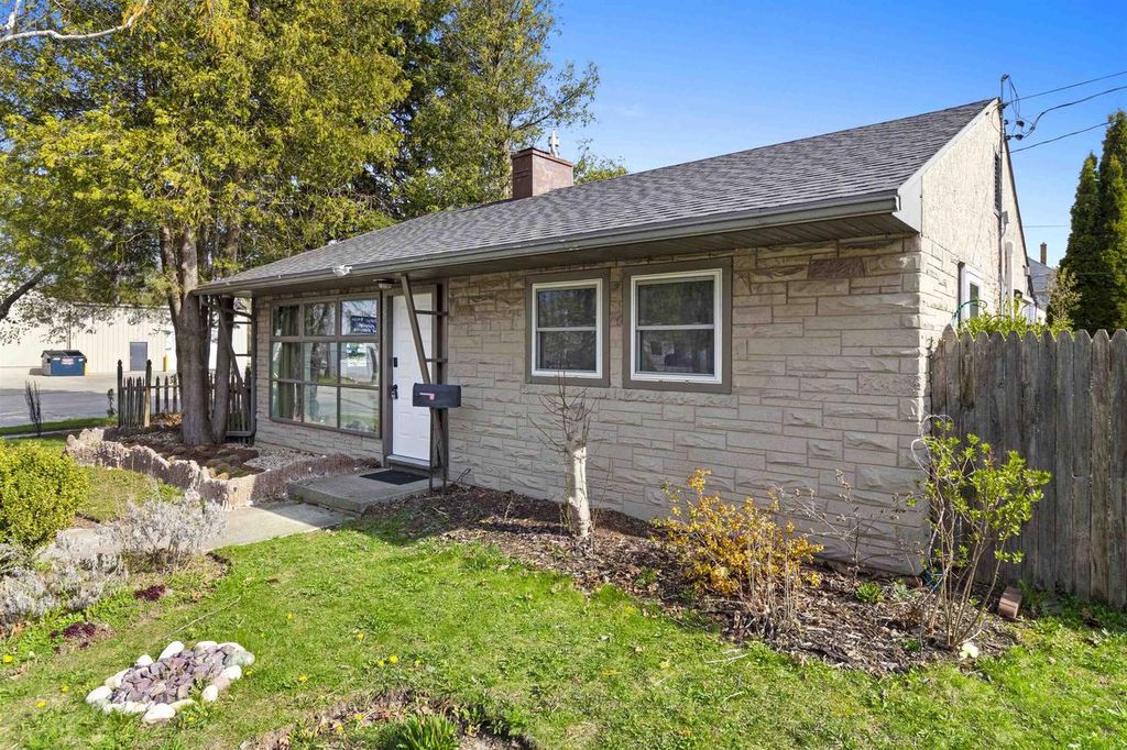 Photo of 1803 Alexander COURT, Sheboygan, WI 53081 (MLS # 50324847)
