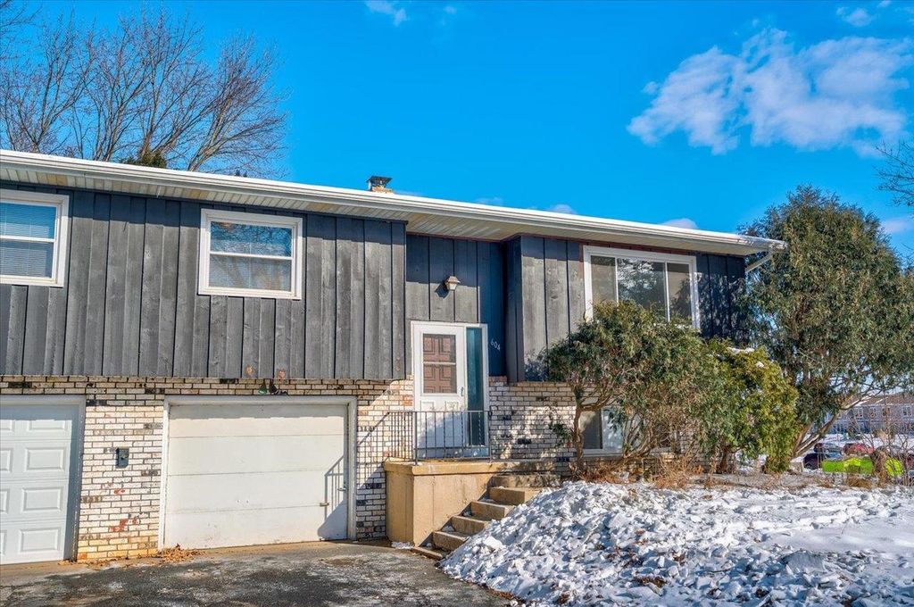 Photo of 604 E Oak STREET, Cottage Grove, WI 53527 (MLS # 2016086)