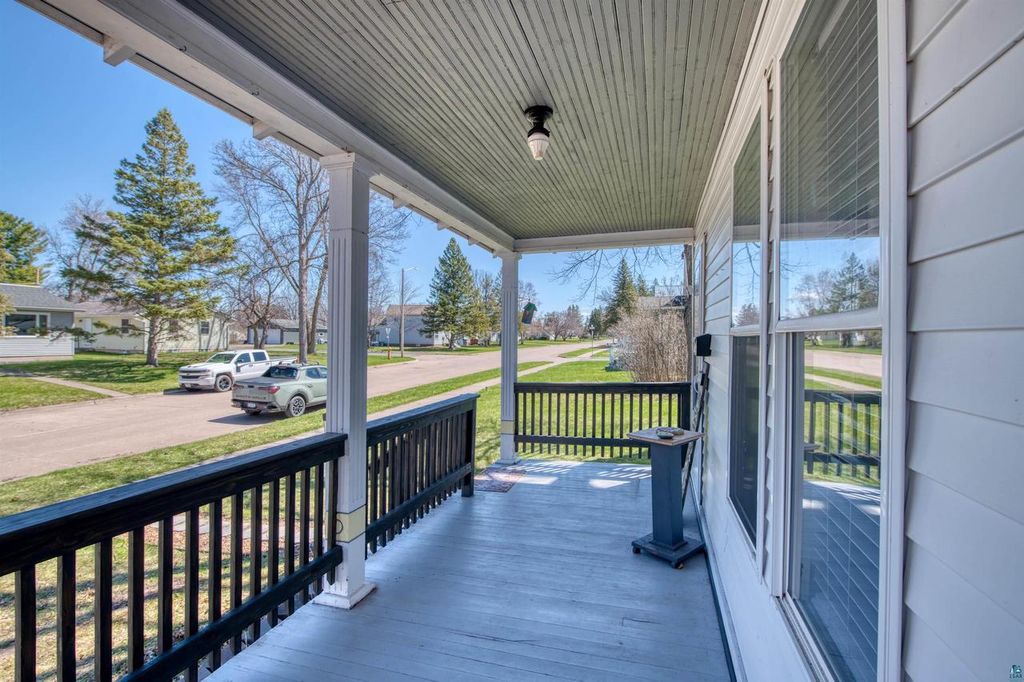 Photo of 915 11th Ave W, Ashland, WI 54806 (MLS # 6123543)
