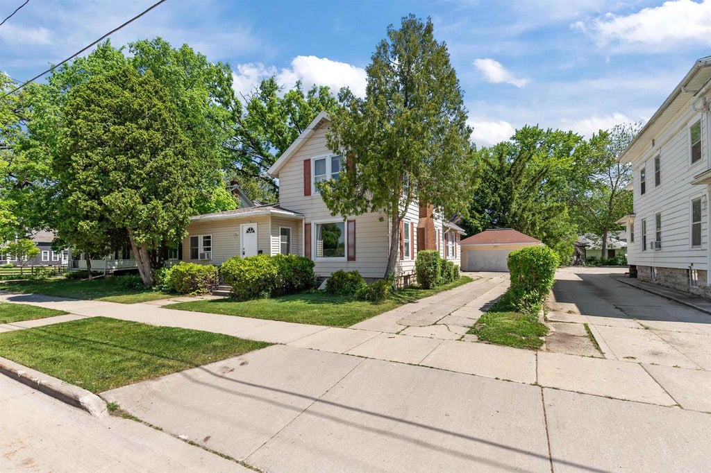 Photo of 1020 Elmwood AVENUE, Oshkosh, WI 54901 (MLS # 50326255)