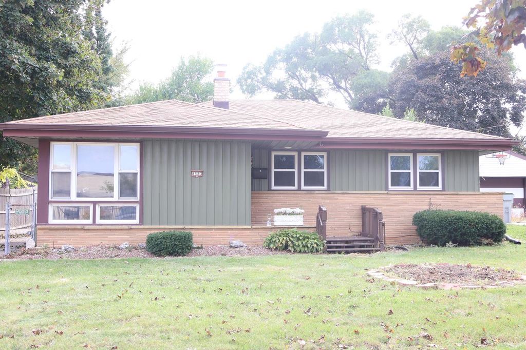 Photo of 8523 W Glendale AVENUE, Milwaukee, WI 53225 (MLS # 1939861)