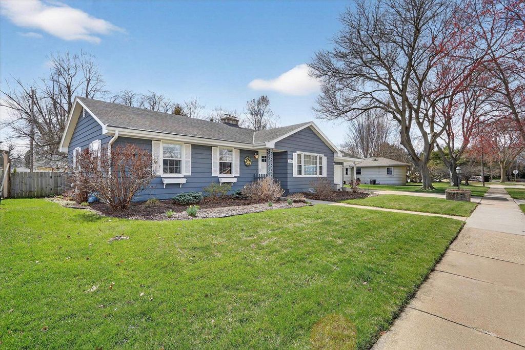 Photo of 2110 Eastwood AVENUE, Janesville, WI 53545 (MLS # 2020176)