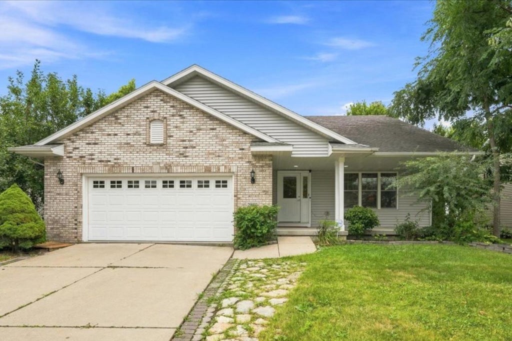 Photo of 2880 Crinkle Root DRIVE, Fitchburg, WI 53711 (MLS # 2029824)