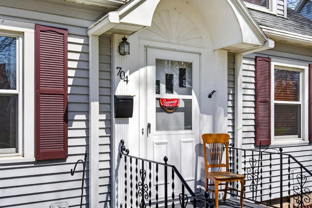 Photo of 704 W Wisconsin AVENUE, Kaukauna, WI 54130 (MLS # 50324349)