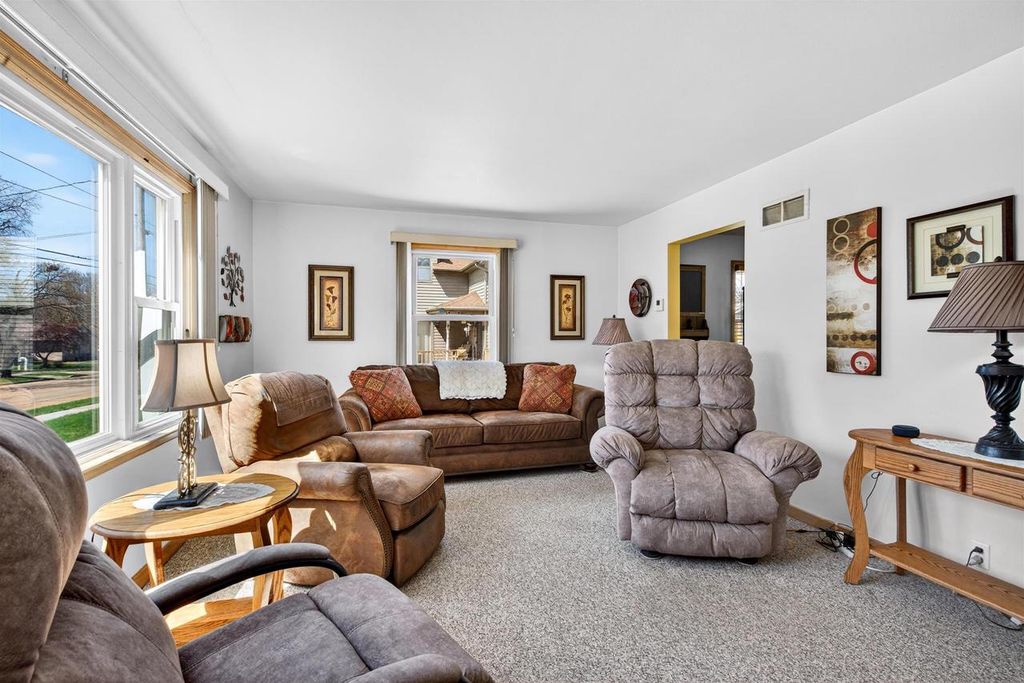 Photo of 704 W Wisconsin AVENUE, Kaukauna, WI 54130 (MLS # 50324349)