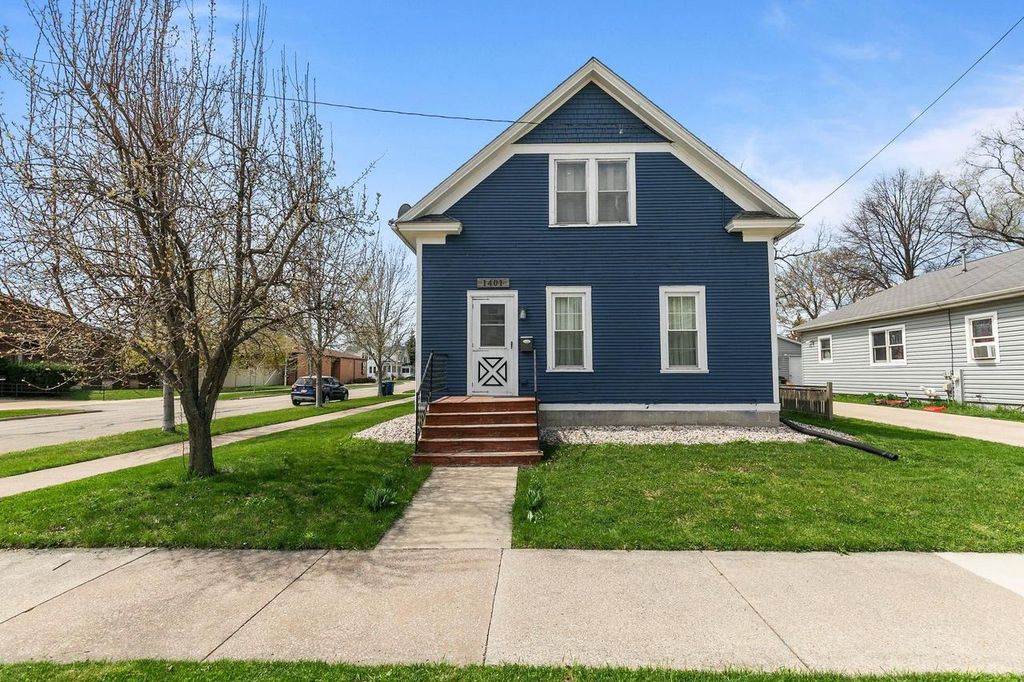 Photo of 1401 Walnut STREET, Oshkosh, WI 54901 (MLS # 50324284)