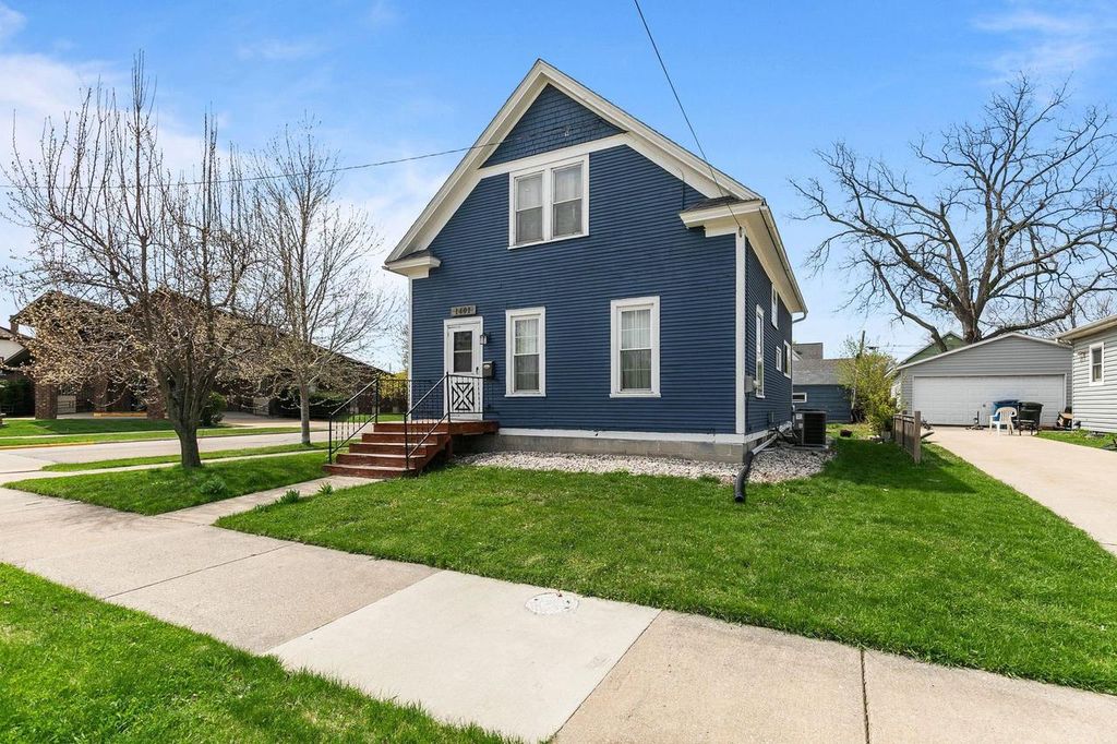 Photo of 1401 Walnut STREET, Oshkosh, WI 54901 (MLS # 50324284)