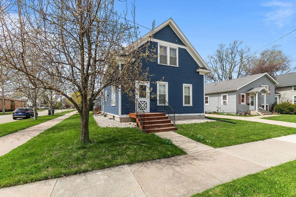 Photo of 1401 Walnut STREET, Oshkosh, WI 54901 (MLS # 50324284)