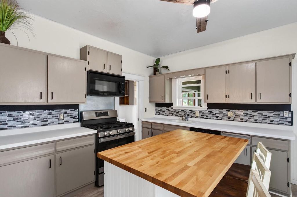 Photo of 917 Western AVENUE, Mosinee, WI 54455 (MLS # 22603459)