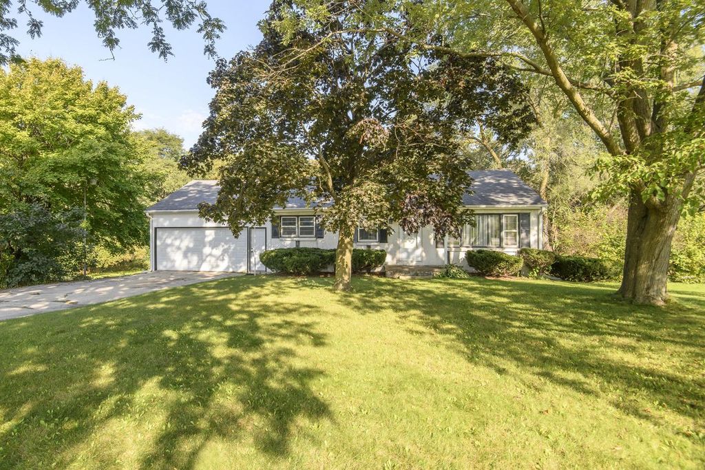 Photo of S71W23350 National AVENUE, Big Bend, WI 53103 (MLS # 1938187)