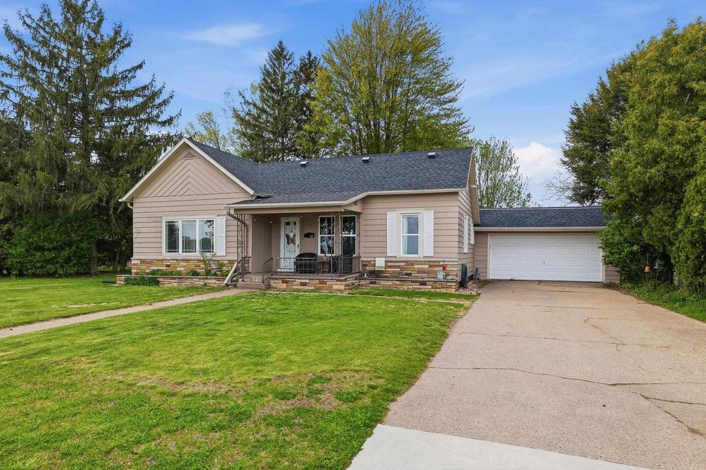 Photo of 520 Lincoln STREET, Wisconsin Rapids, WI 54494 (MLS # 22601998)