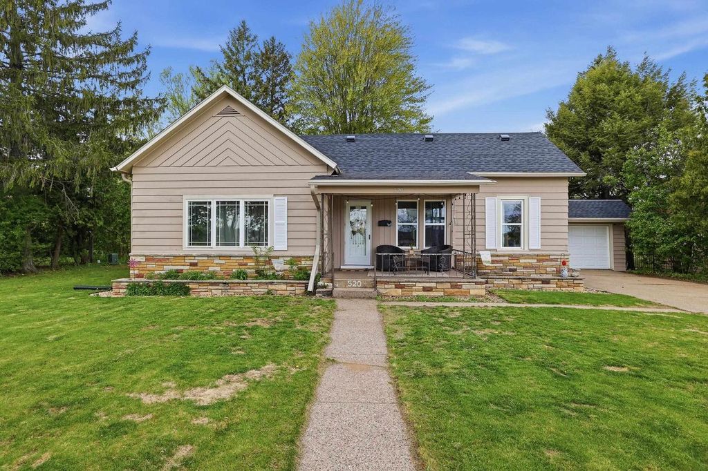 Photo of 520 Lincoln STREET, Wisconsin Rapids, WI 54494 (MLS # 22601998)