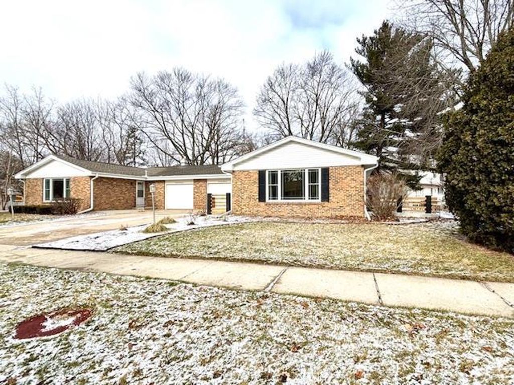 Photo of 1719 Wesley AVENUE #2, Janesville, WI 53545 (MLS # 2015071)