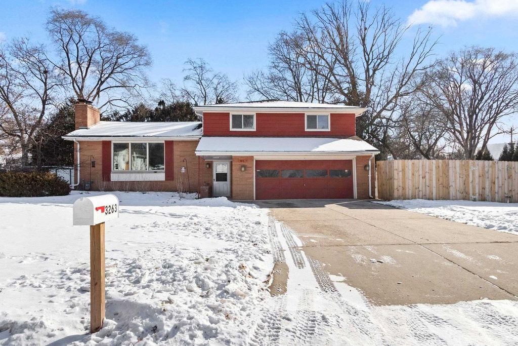 Photo of 3263 S Clay STREET, Green Bay, WI 54301 (MLS # 50320698)