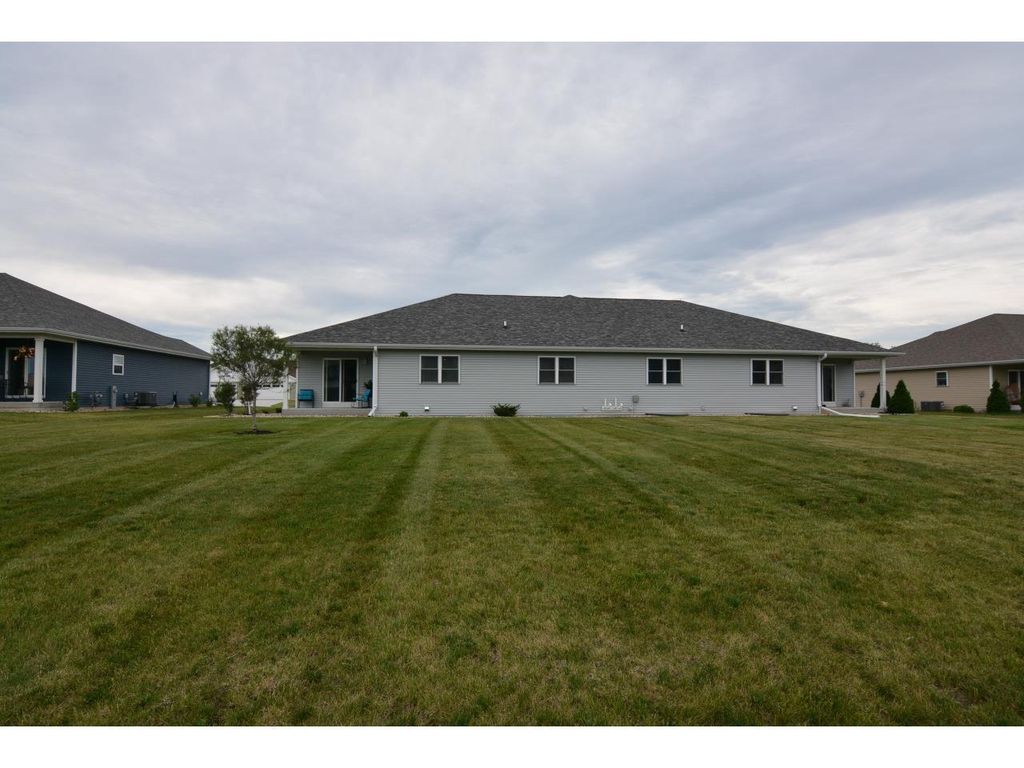 Photo of 905 Roosevelt STREET, Baraboo, WI 53913 (MLS # 2026847)