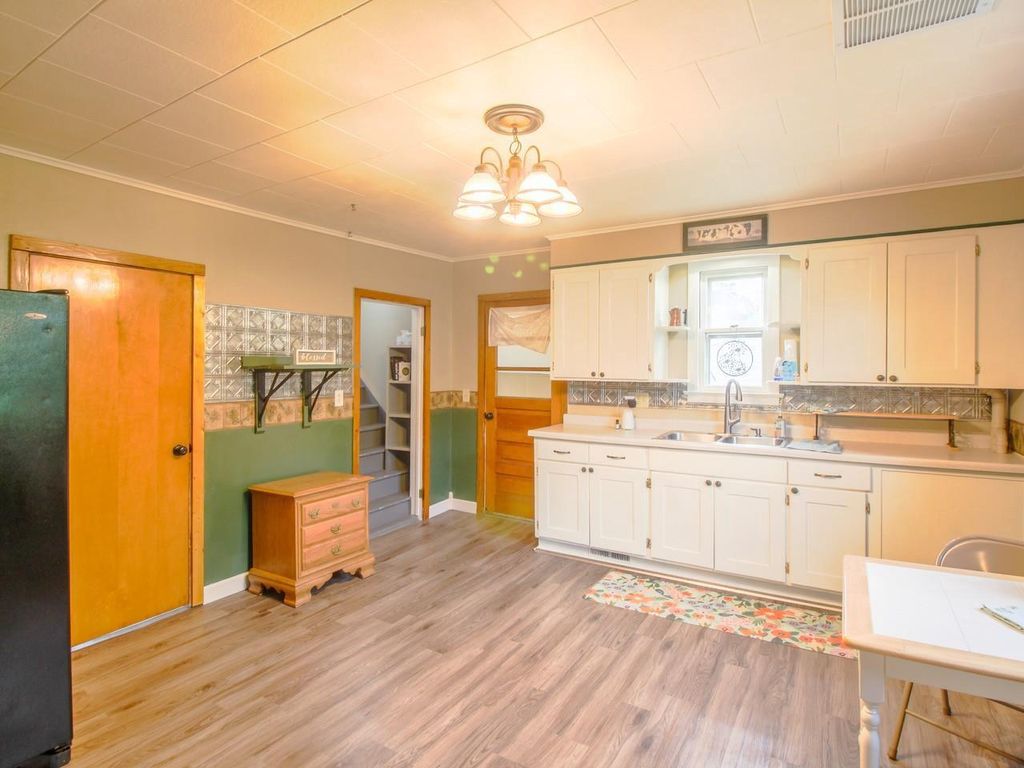 Photo of 712 W 9th AVENUE, Oshkosh, WI 54902 (MLS # 50325876)