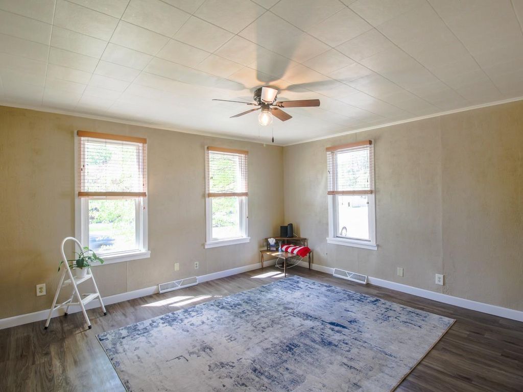 Photo of 712 W 9th AVENUE, Oshkosh, WI 54902 (MLS # 50325876)