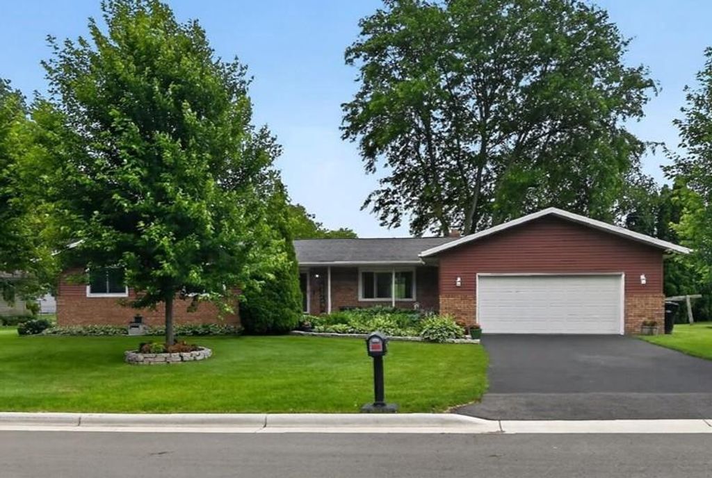 Photo of 505 Dennis DRIVE, Deforest, WI 53532 (MLS # 2026930)