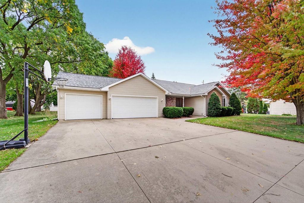 Photo of 2918 N Appleton STREET, Appleton, WI 54911 (MLS # 50317171)