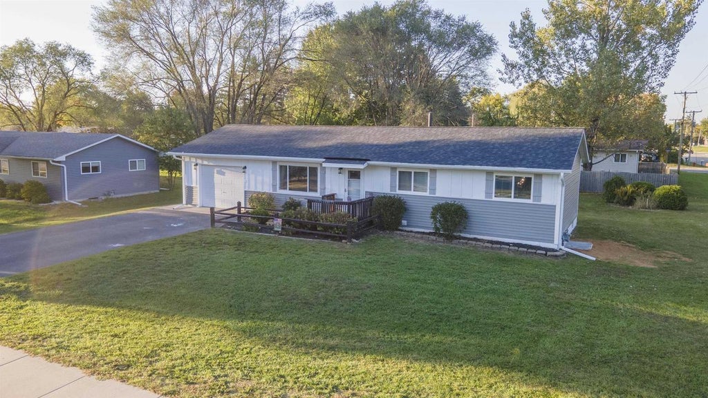 Photo of 458 E Green Meadow DRIVE, Wautoma, WI 54982 (MLS # 50333470)