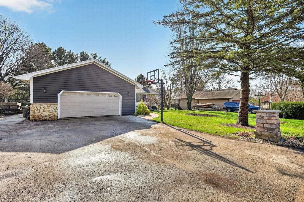 Photo of 115 West Ridge CIRCLE, Cambridge, WI 53523 (MLS # 2020688)