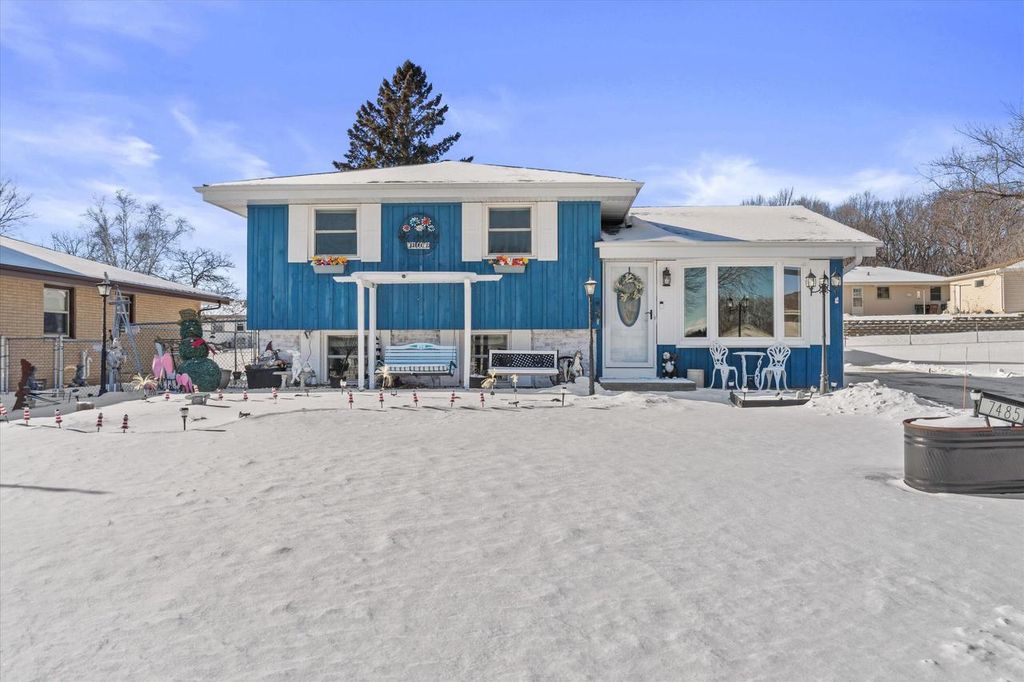 Photo of 7485 S Highfield COURT, Oak Creek, WI 53154 (MLS # 1947838)