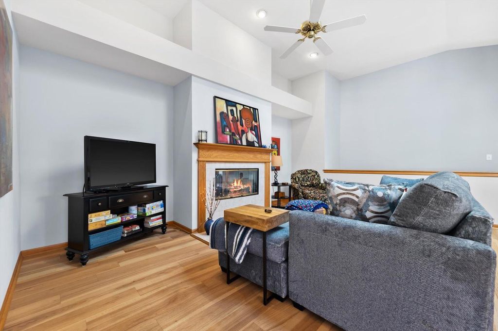 Photo of W175N8151 Robin CIRCLE #1, Menomonee Falls, WI 53051 (MLS # 1949065)