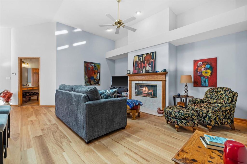 Photo of W175N8151 Robin CIRCLE #1, Menomonee Falls, WI 53051 (MLS # 1949065)