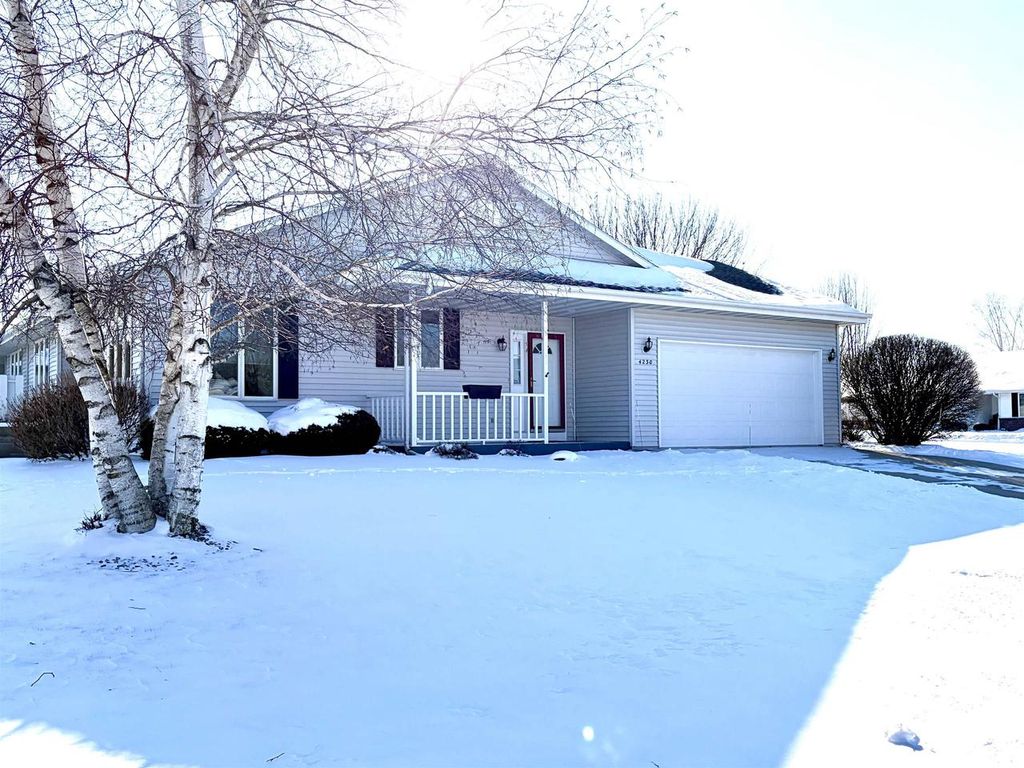 Photo of 4230 Greenbriar DRIVE #5, Janesville, WI 53546 (MLS # 2015343)