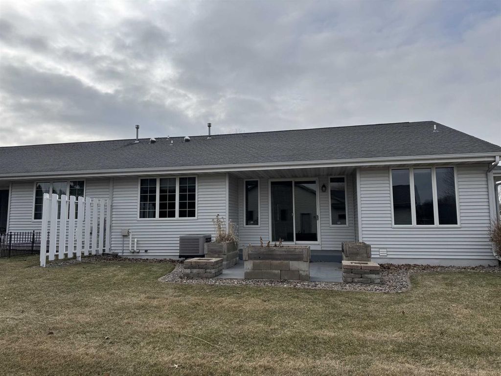 Photo of 4230 Greenbriar DRIVE #5, Janesville, WI 53546 (MLS # 2015343)