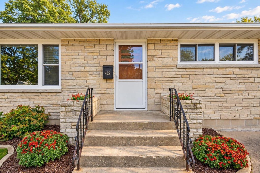 Photo of 422 E Howard STREET, Portage, WI 53901 (MLS # 2033489)