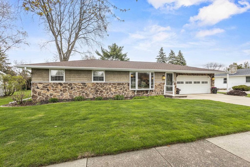 Photo of 1698 Nancy AVENUE, Green Bay, WI 54303 (MLS # 50324943)