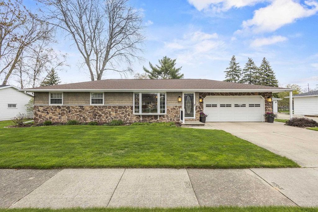 Photo of 1698 Nancy AVENUE, Green Bay, WI 54303 (MLS # 50324943)