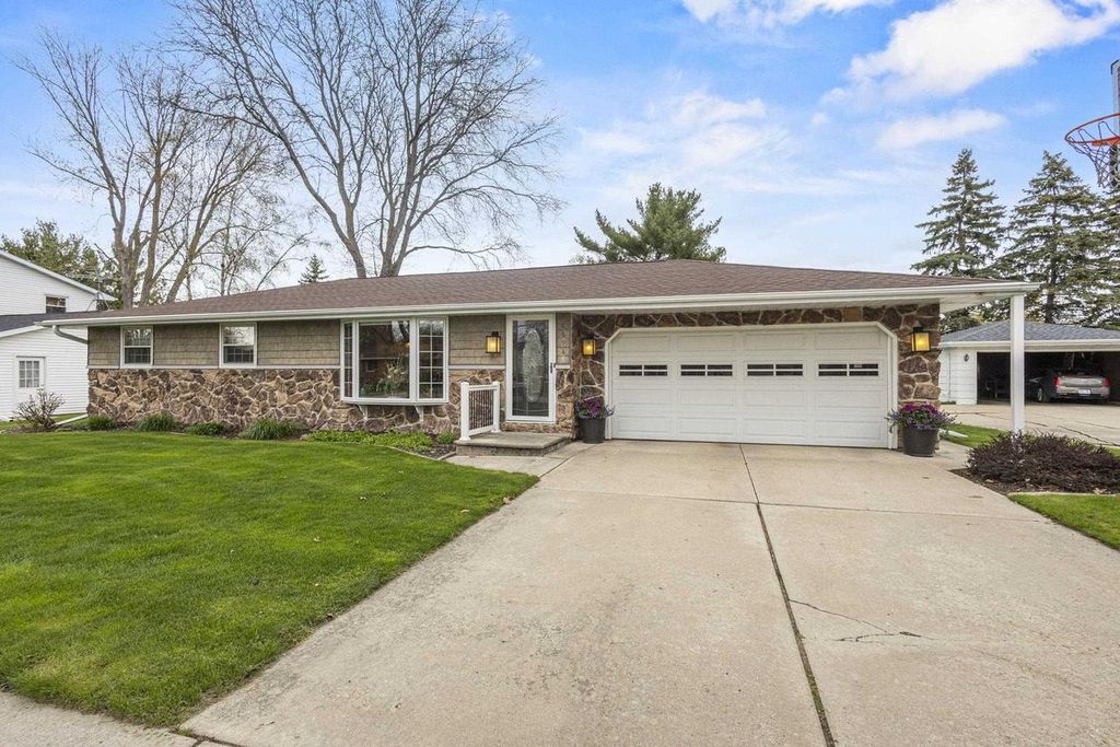 Photo of 1698 Nancy AVENUE, Green Bay, WI 54303 (MLS # 50324943)
