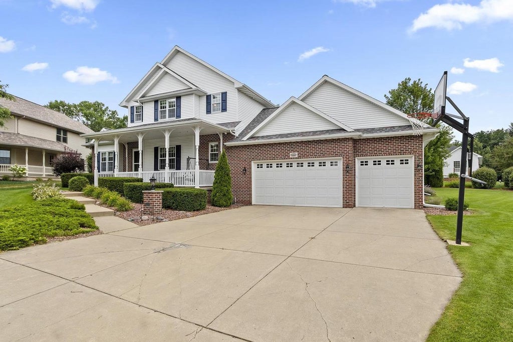 Photo of 1225 Livingston STREET, Green Bay, WI 54311 (MLS # 50330646)