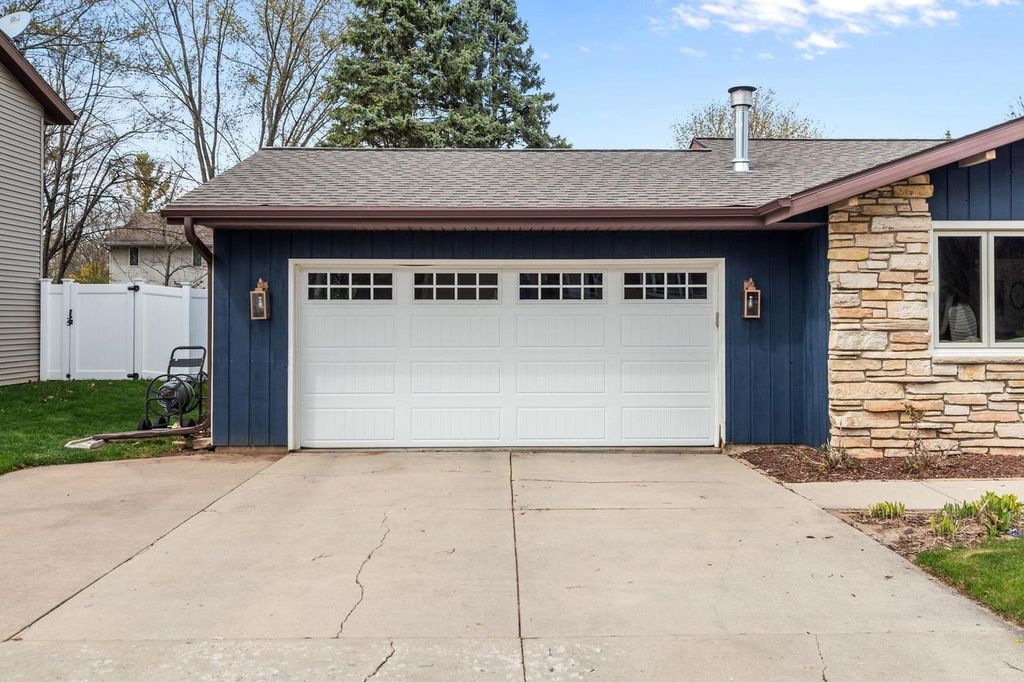 Photo of 3008 E Killdeer LANE, Appleton, WI 54915 (MLS # 50324489)