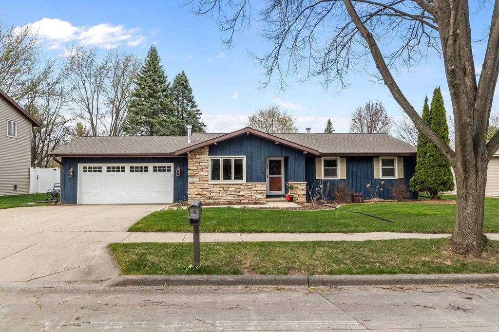 Photo of 3008 E Killdeer LANE, Appleton, WI 54915 (MLS # 50324489)