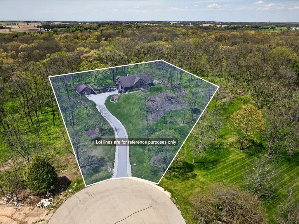 Photo of 4802 Country Meadows ROAD, Brooklyn, WI 53521 (MLS # 2022796)
