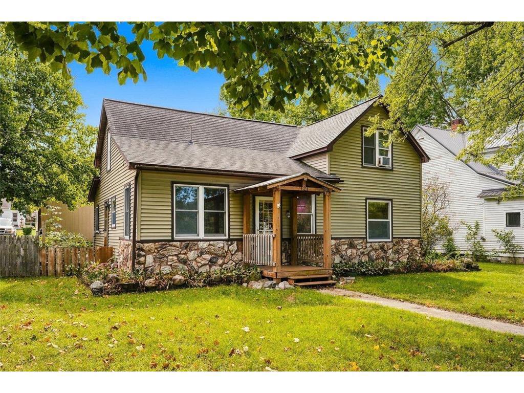Photo of 121 W Race AVENUE, Elmwood, WI 54740 (MLS # 7145241)
