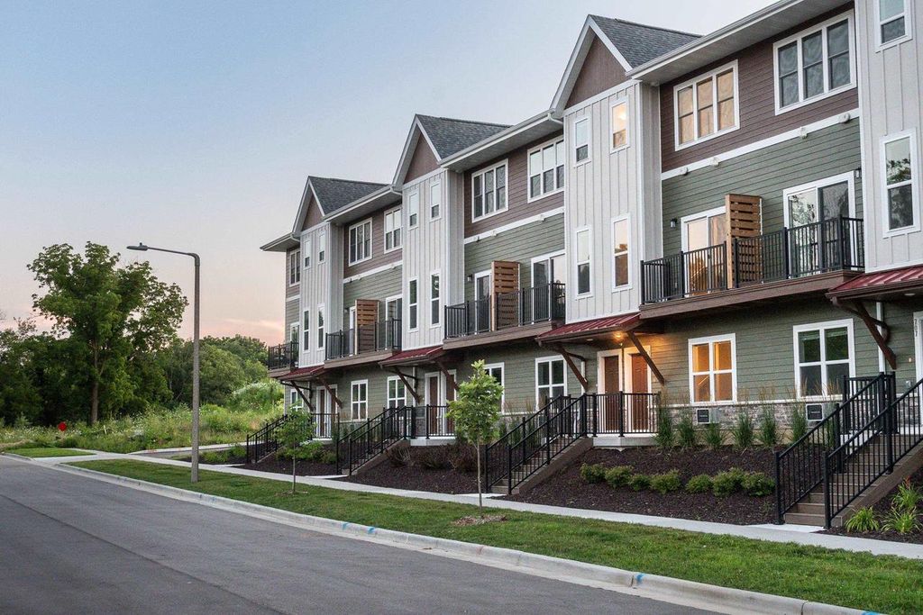 Photo of 2674 Notre Dame DRIVE #707, Fitchburg, WI 53711 (MLS # 2014966)