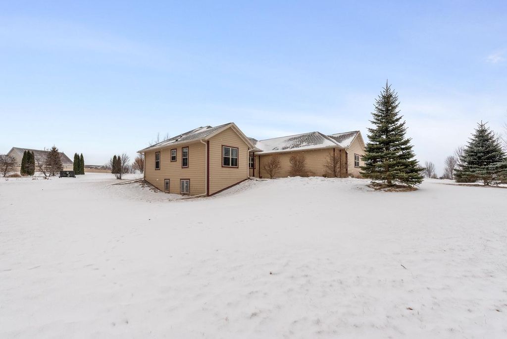 Photo of 1900 Hillside ROAD, Slinger, WI 53086 (MLS # 1949560)