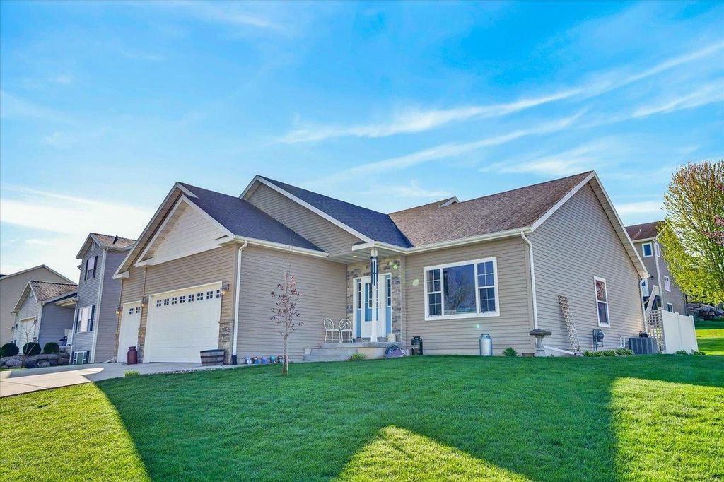 Photo of 905 Ellie Rae DRIVE, Lodi, WI 53555 (MLS # 2021684)