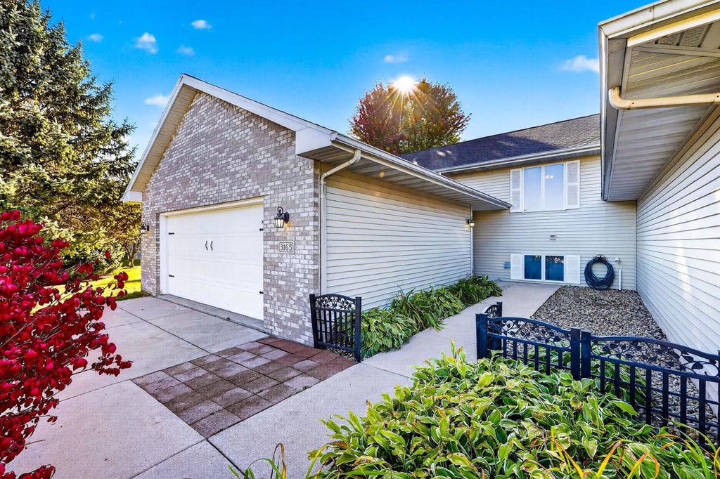 Photo of 3165 Edmonton DRIVE, Sun Prairie, WI 53590 (MLS # 2034174)